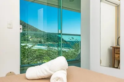 A planta de Solar das Ilhas 303 – Linda Cobertura Duplex com Piscina Privativa e Vista Panorâmica para o Mar de Quatro Ilhas.