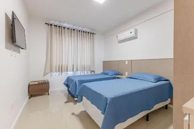 Uma cama ou camas num quarto em Aconchegante Apartamento em Condomínio com Piscina
