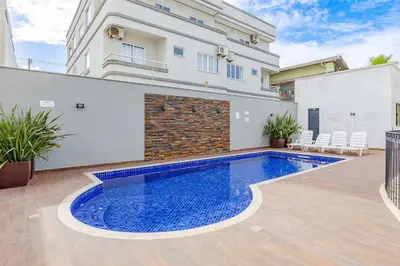 A piscina em ou perto de Aconchegante Apartamento em Condomínio com Piscina