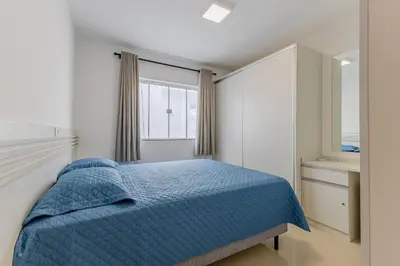 Uma cama ou camas num quarto em Aconchegante Apartamento em Condomínio com Piscina