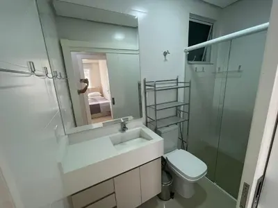 Uma casa de banho em Cód 23 - Apartamento com vista para o mar