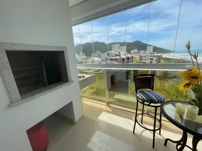 Uma vista geral da montanha ou uma vista da montanha a partir do apartamento