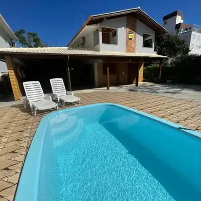cód 4 · Casa com piscina próxima a praia de palmas
