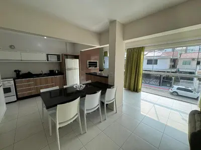 A cozinha ou kitchenette de cód 17 - Apartamento a 150 metros da praia