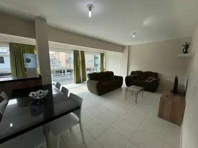 Uma área de estar em cód 17 - Apartamento a 150 metros da praia