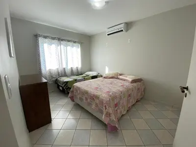 Uma cama ou camas num quarto em Cód 7 - Casa espetacular a 150 metros do mar
