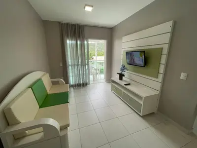 Uma televisão e/ou sistema de entretenimento em Cód 36 - Apartamento a 80 metros do Mar