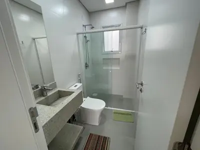 Uma casa de banho em Cód 80 - Excelente Apartamento á 180m do mar