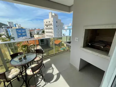 Uma televisão e/ou sistema de entretenimento em Cód 80 - Excelente Apartamento á 180m do mar