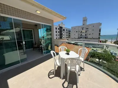 Uma vista do mar geral ou uma vista do mar a partir do apartamento