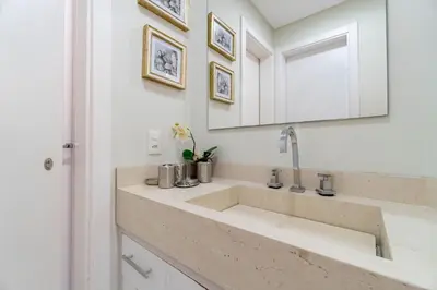 Uma casa de banho em Apartamento com Jacuzzi Privativa - Boulevard