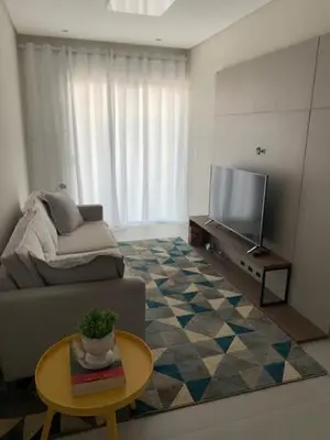 Uma televisão e/ou sistema de entretenimento em Apartamento confortável, Barra