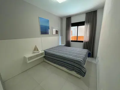 Uma cama ou camas num quarto em Cód 27 - Apartamento térreo com jacuzzi e área gourmet na Praia de Palmas