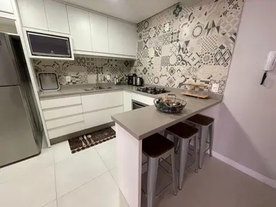 A cozinha ou kitchenette de Cód 27 - Apartamento térreo com jacuzzi e área gourmet na Praia de Palmas