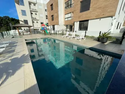 A piscina em ou perto de Cód 27 - Apartamento térreo com jacuzzi e área gourmet na Praia de Palmas