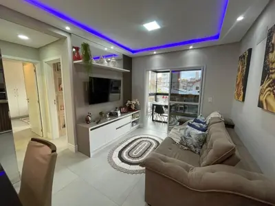 Uma televisão e/ou sistema de entretenimento em Cód 76 - Apartamento especular á 180 m do mar