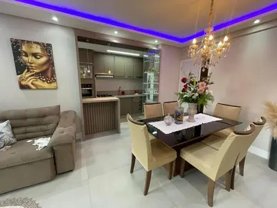 Uma área de estar em Cód 76 - Apartamento especular á 180 m do mar