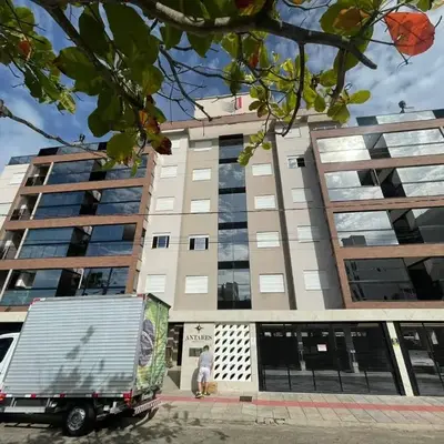Cód 76 - Apartamento especular á 180 m do mar