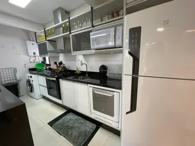 A cozinha ou kitchenette de Cód 108 - Apartamento exuberante à 280 m do mar
