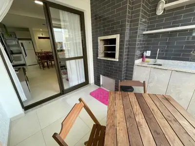 A cozinha ou kitchenette de Cód 108 - Apartamento exuberante à 280 m do mar