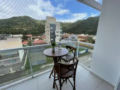 Uma vista geral da montanha ou uma vista da montanha a partir do apartamento