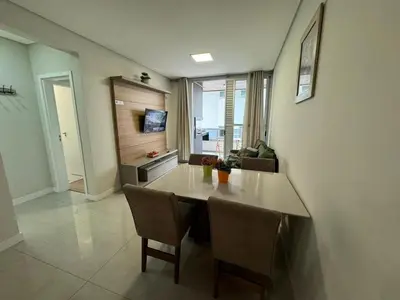 Uma televisão e/ou sistema de entretenimento em Cód 65 - Apto com 2 dormitórios no Arpoador