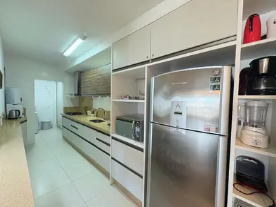 A cozinha ou kitchenette de Cód 58 - Apartamento de 2 suítes com piscina.
