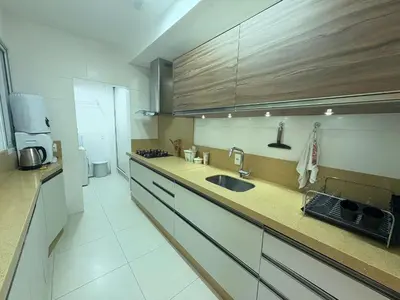 A cozinha ou kitchenette de Cód 58 - Apartamento de 2 suítes com piscina.