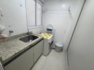 A cozinha ou kitchenette de Cód 58 - Apartamento de 2 suítes com piscina.