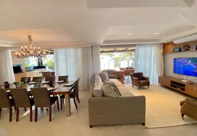 Uma televisão e/ou sistema de entretenimento em 415 - Casa frente mar para alugar Bombinhas com 4 suítes