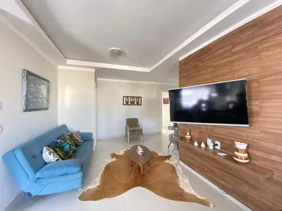 Uma televisão e/ou sistema de entretenimento em 451 - Lindo Apartamento de 3 dormitórios na praia de Bombas