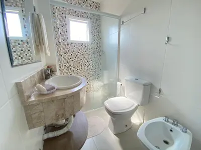 Uma casa de banho em 451 - Lindo Apartamento de 3 dormitórios na praia de Bombas