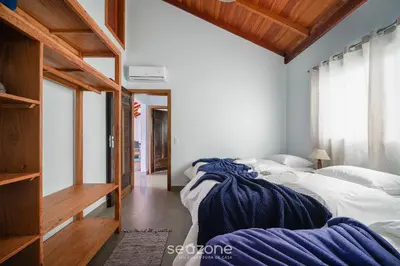 Uma cama ou camas num quarto em Casa na beira da praia do Perequê SC AAF378