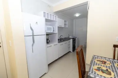 A cozinha ou kitchenette de 050 - Apartamento 2 dorm para 6 pessoas em Bombas