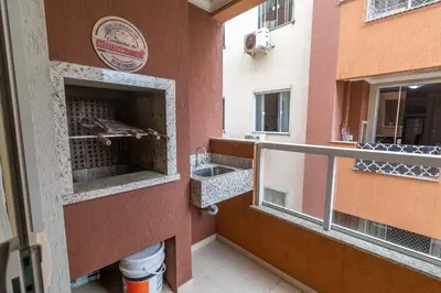 A planta de 050 - Apartamento 2 dorm para 6 pessoas em Bombas