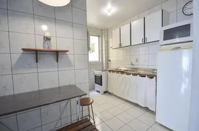 A cozinha ou kitchenette de 075 - Apto confortável na praia de Bombas