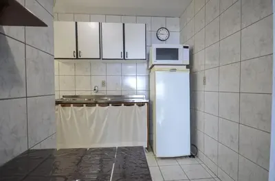 A cozinha ou kitchenette de 075 - Apto confortável na praia de Bombas
