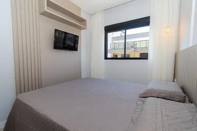 Uma cama ou camas num quarto em 139C - lindo apartamento a 50m da praia de Canto Grande