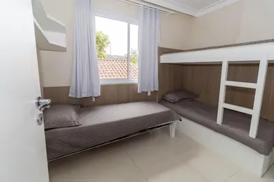 Uma cama ou camas num quarto em 173 - Apartamento 02 Dormitórios na praia de Bombas para 6 pessoas