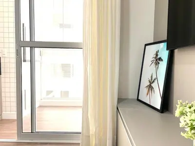 Uma televisão e/ou sistema de entretenimento em Lindo! Apto com piscina na praia de Palmas! SV01H