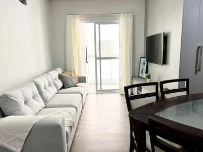 Uma televisão e/ou sistema de entretenimento em Lindo! Apto com piscina na praia de Palmas! SV01H
