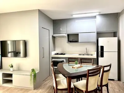 A cozinha ou kitchenette de Lindo! Apto com piscina na praia de Palmas! SV01H