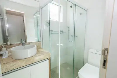Uma casa de banho em 371 - Apartamento 3 dormitórios na praia de Bombas