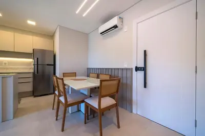 A cozinha ou kitchenette de 502 Bl 03 - WaldGarten Bombinhas - 50 m do Mar - Condomínio de Alto Padrão - Piscina - Academia - Salão de jogos