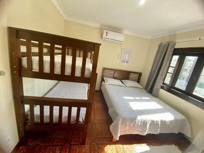 Uma cama ou camas num quarto em Residencial Ide Martins a 30 metros da Praia de Bombinhas e próximo a Praia da Lagoinha