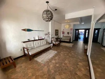 Uma área de estar em Residencial Ide Martins a 30 metros da Praia de Bombinhas e próximo a Praia da Lagoinha
