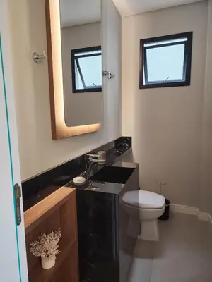 Uma casa de banho em IMPRESSIONANTE DUPLEX PRÓXIMO AO MAR, 3 SUÍTES, Apt 407
