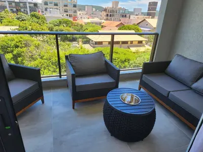 Uma área de estar em IMPRESSIONANTE DUPLEX PRÓXIMO AO MAR, 3 SUÍTES, Apt 407