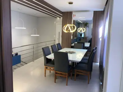 Uma área de estar em INCRÍVEL DUPLEX COM JACUZZI PRÓXIMO AO MAR, 3 SUÍTES, Apt 408