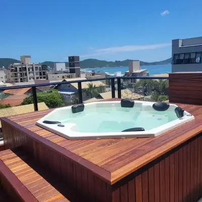 INCRÍVEL DUPLEX COM JACUZZI PRÓXIMO AO MAR